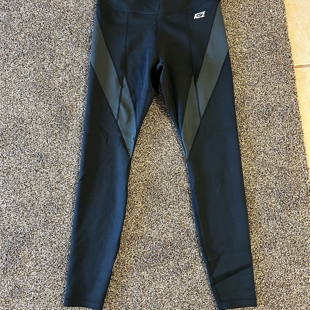 Nike Black Leggings with Dark Gray Panels - Picture 1 of 1